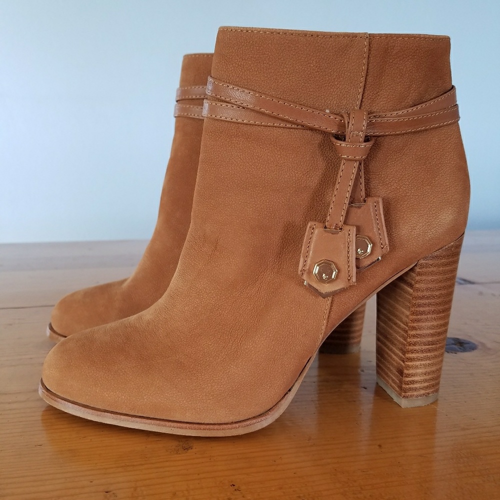 Louise et Cie / Vince Camuto 6.5 Lo-Sydnee booties